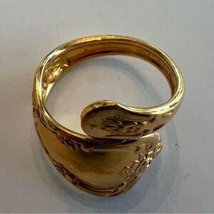 WM A Rogers Oneida Gold Tone Spoon Ring